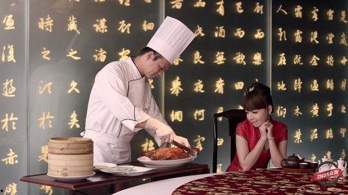 民间剃头匠吃瓜视频播放,民间生活趣味横生