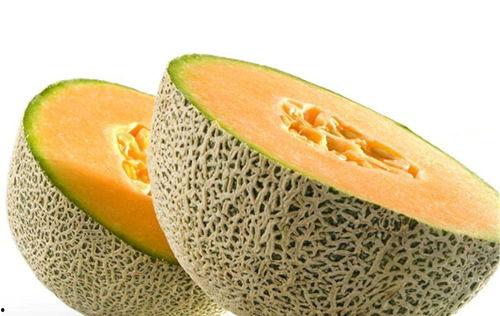 男子吃哈密瓜中毒视频播放,警惕夏日水果安全