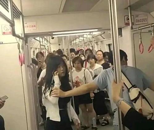 重庆地铁吃瓜事件视频最新,一场引发热议的公共场合争议瞬间