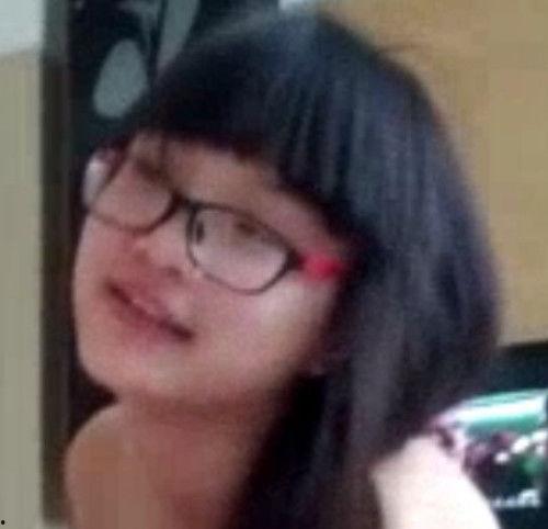 宿舍吃瓜视频眼镜妹,眼镜妹引发校园热议