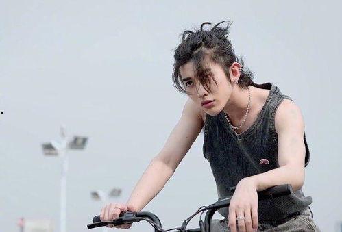 四字弟弟吃瓜直播回放视频