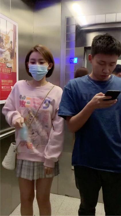 吃瓜戴口罩的视频